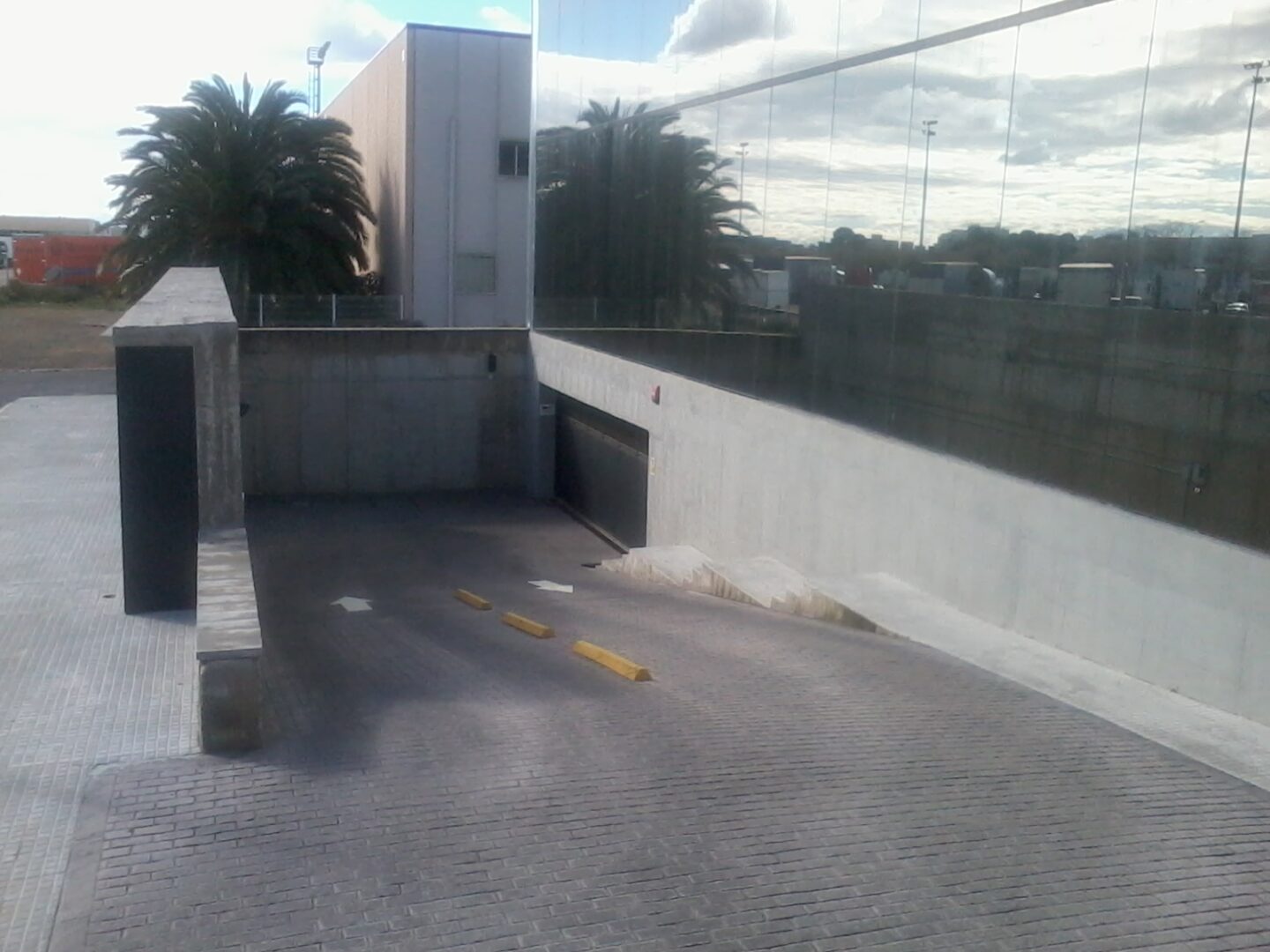 acceso fácil por rampa de grandes dimensiones