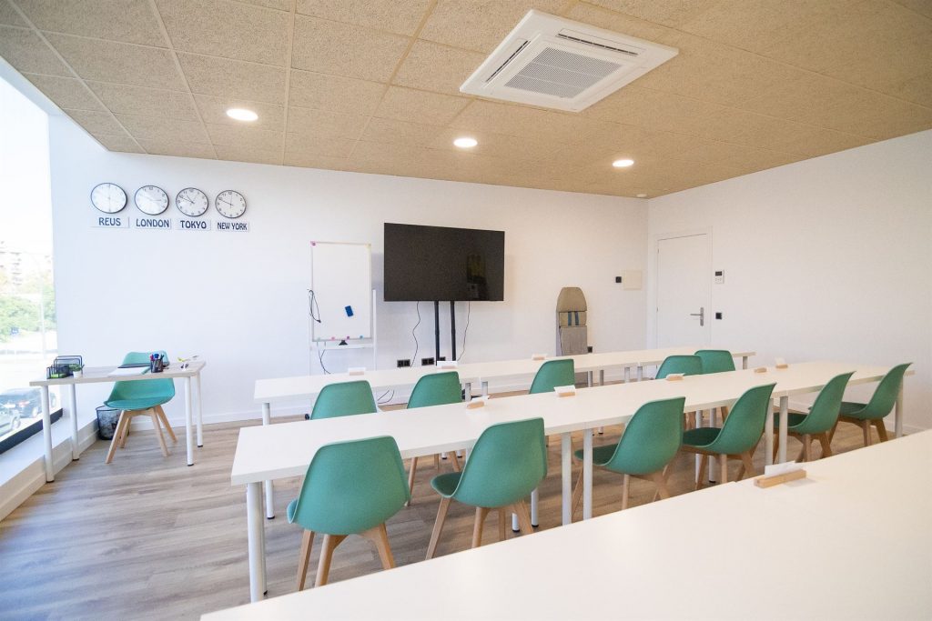 Alquiler salas educación y presentaciones