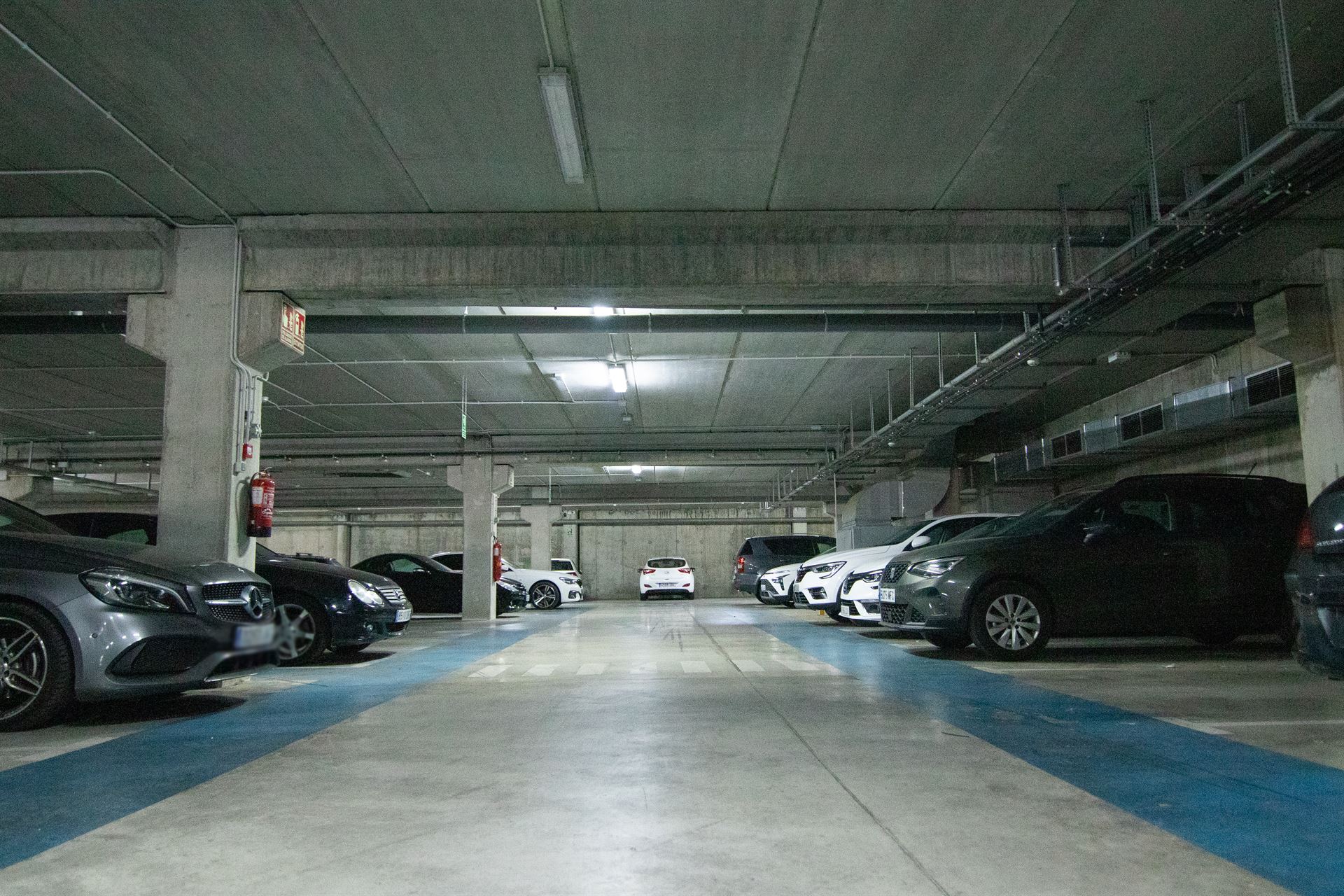 parking en reus gris materia (2)